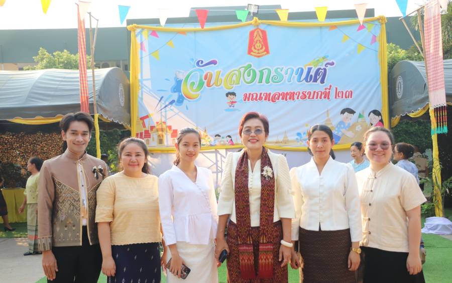 พิธีเจริญพระพุทธมนต์ และทำบุญตักบาตร