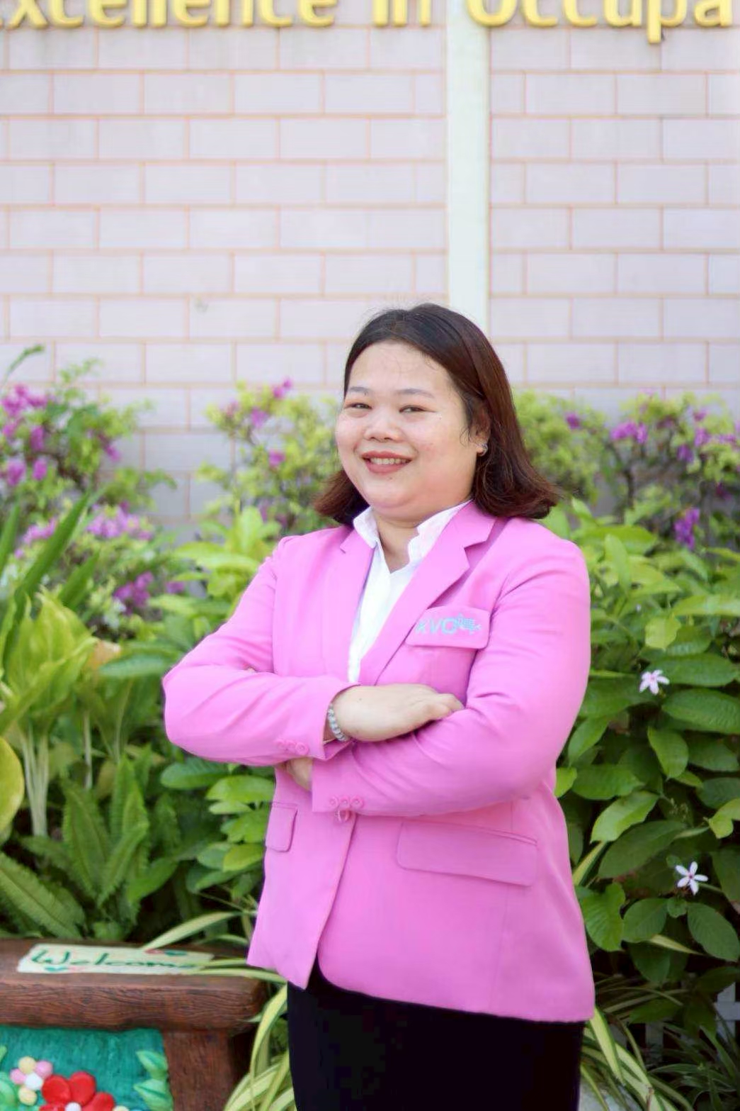นางสาวนวรัตน์ เหลืองไตรรัตน์