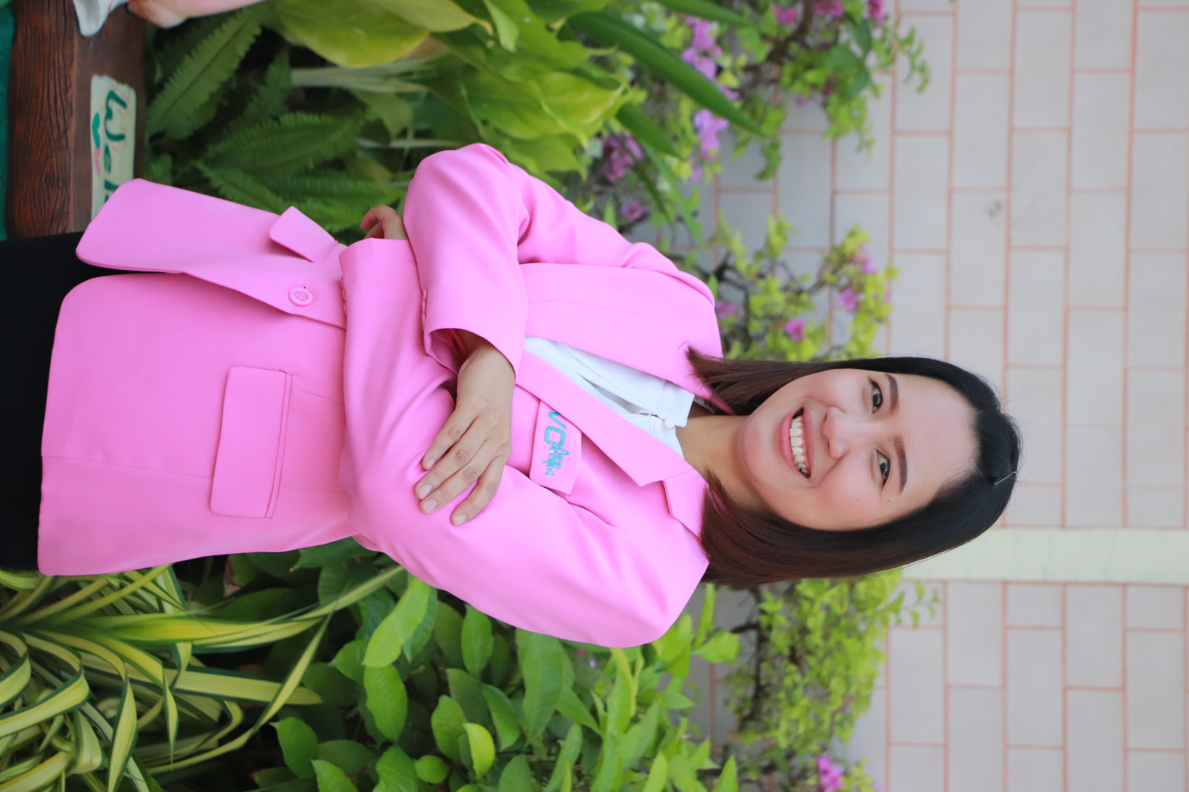 นางกีรติ มังคละ